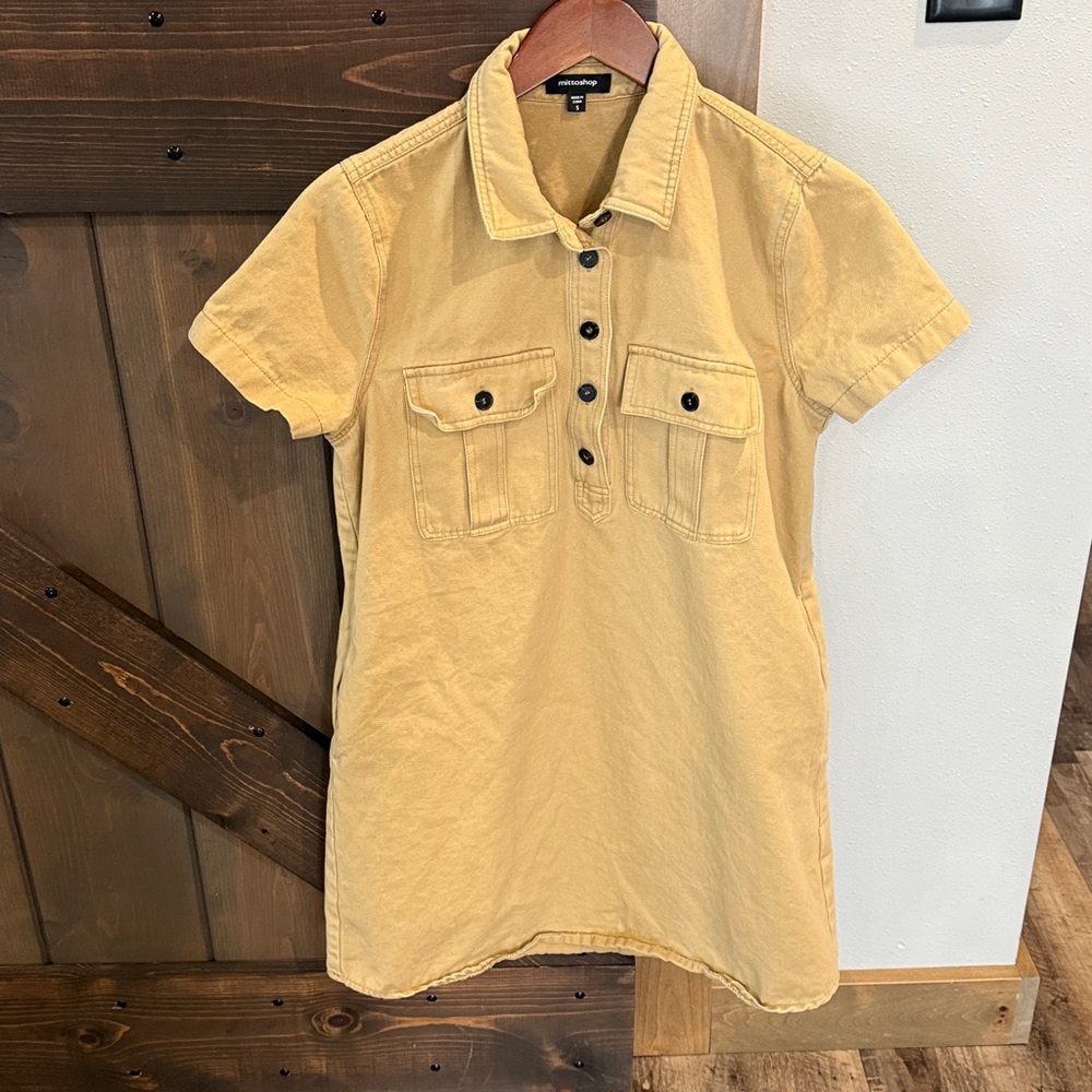 Mustard Short Sleeve 1/4 Button-Up Dress size S
***NEVER WORN***